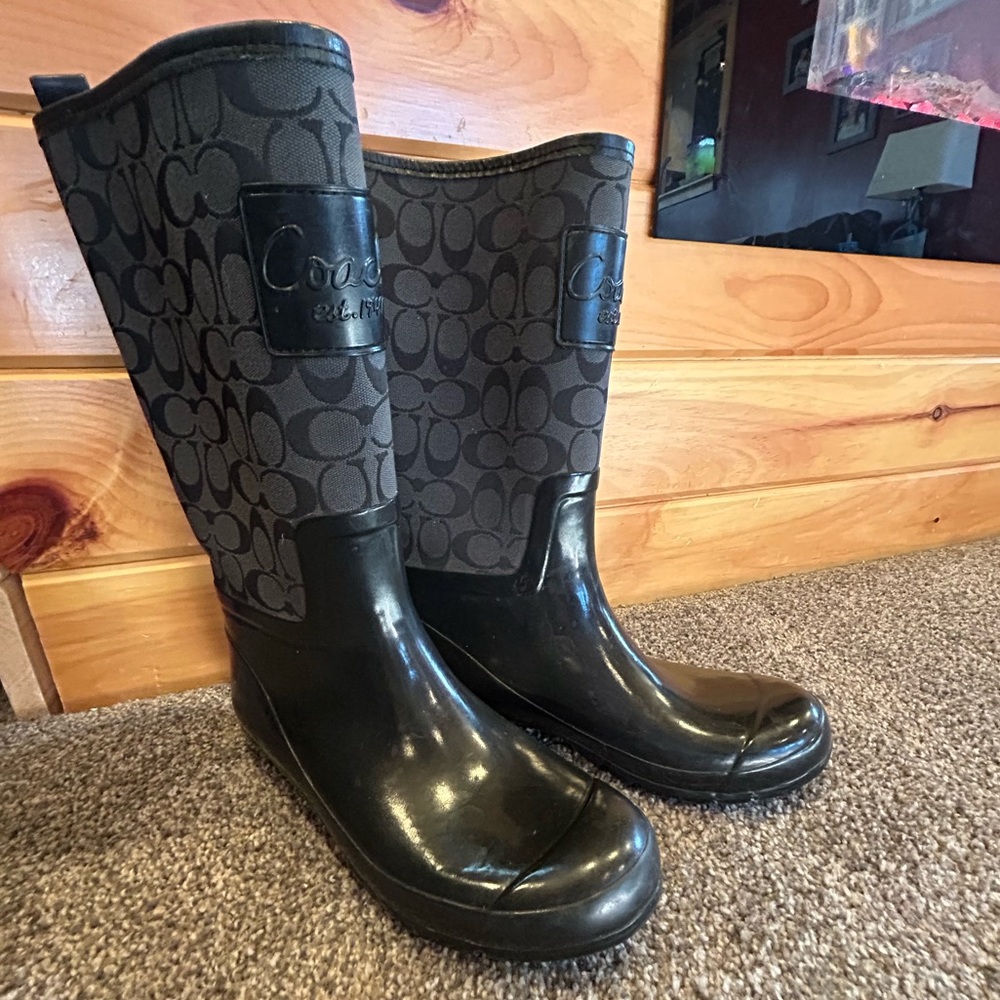 Authentic Coach rain boots ☔️